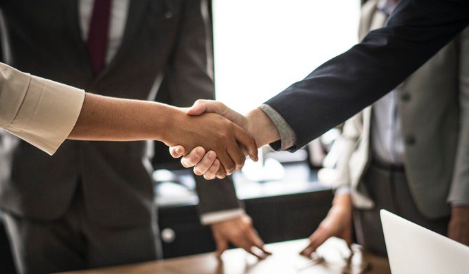 body-language-business-etiquette-businesspeople-1179804